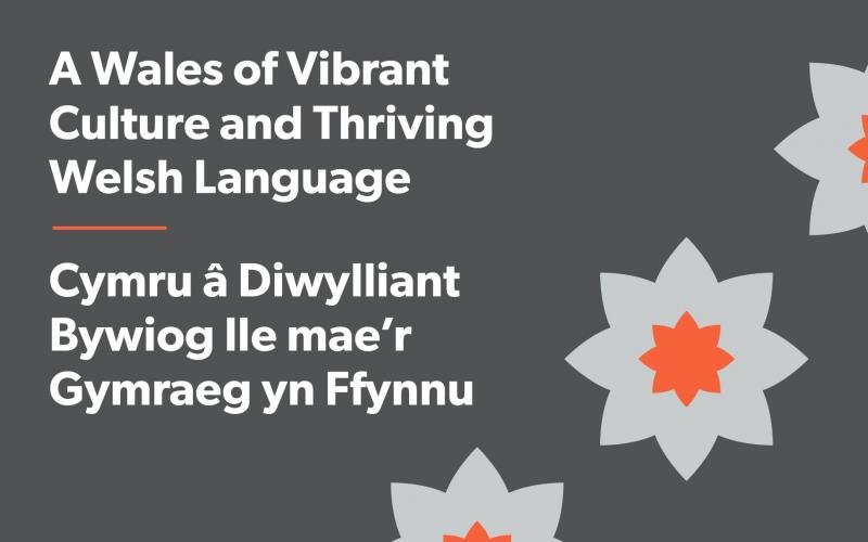 Testun teitl y dudalen gyda Chennin Pedr stylised yn lliwiau corfforaethol Archwilio Cymru, sef oren, gwyn a llwyd