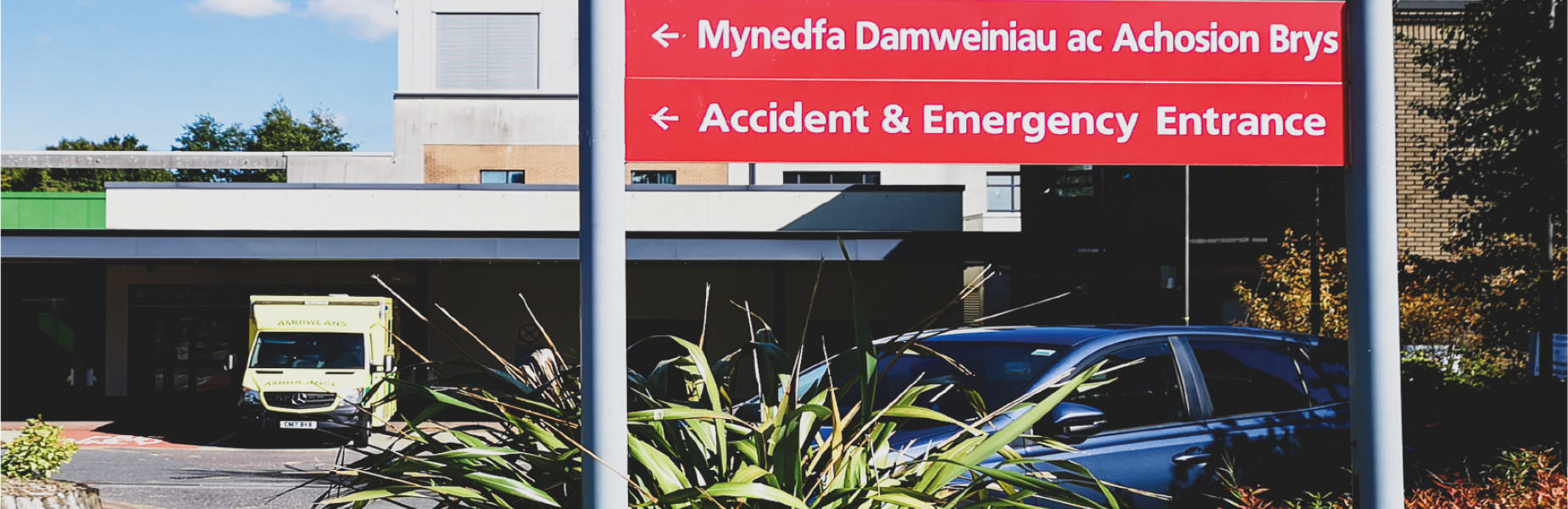 Arwydd A&E mewn ysbyty