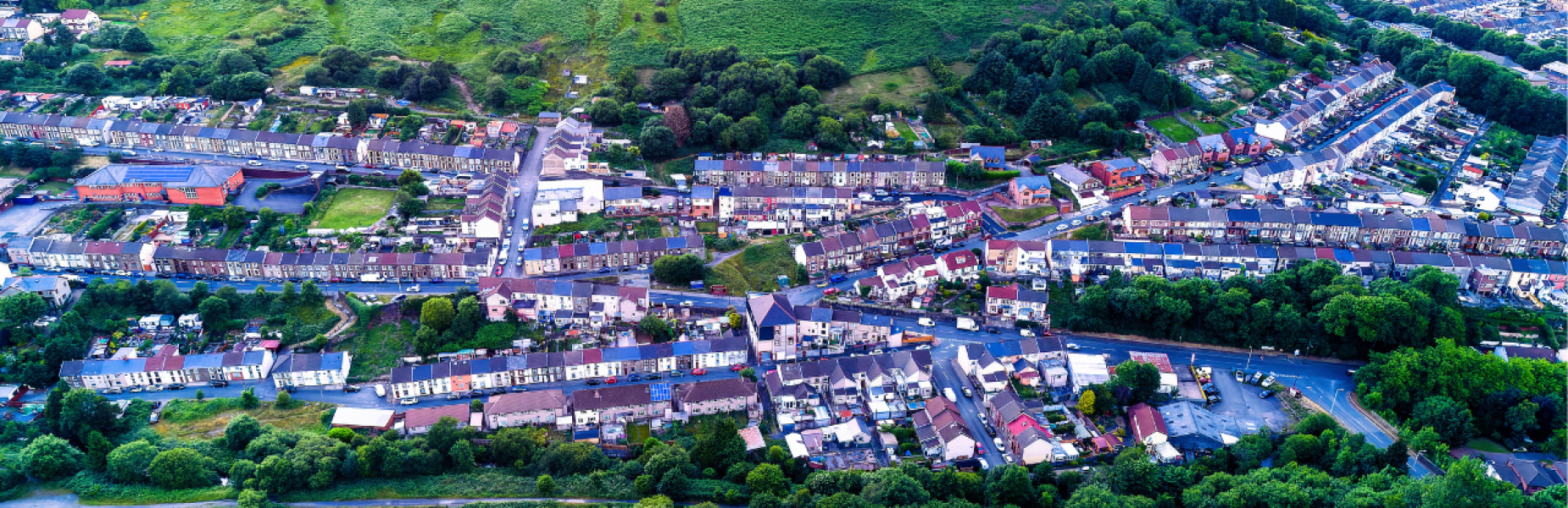 Golygfa o'r awyr o Gwm Rhondda a Threorci