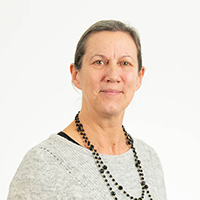 Delwedd o Lindsay Foyster, cadeirydd y bwrdd rheoli